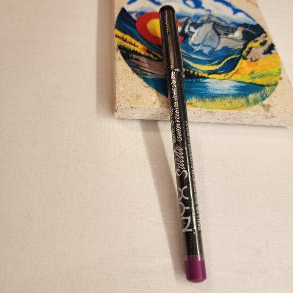 NYX Suede Matte Lip Liner - Run The World - Picture 5 of 9